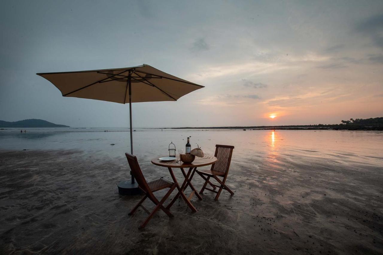 Casa Del Mer By Stayvista - Nearby Beach With, Sea-View Rooms & Coconut Farm Alībāg Exteriör bild